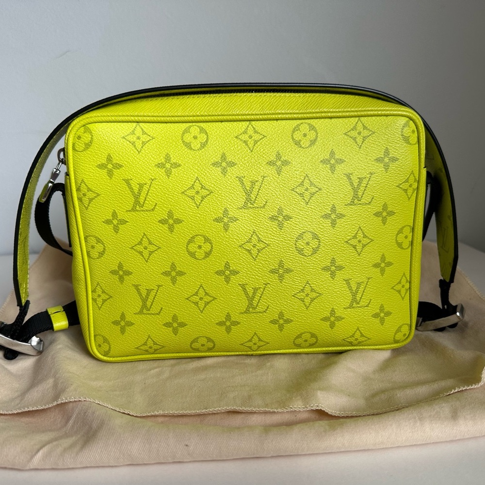Louis Vuitton Vibrant Yellow Messenger Bag - Picture 2 of 11